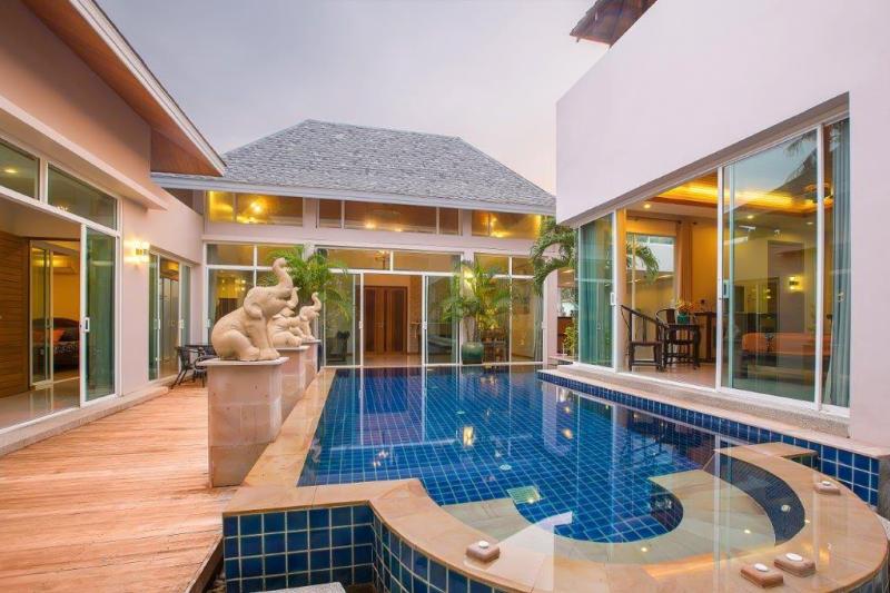 Bali style villa 3 bedrooms for rent in Rawai