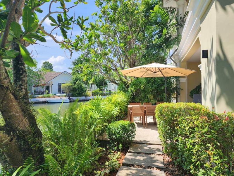 Condominium lake view for sale in Phuket Boat Lagoon near Finnway and BISP